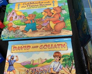 David and Goliath Pop-Up Storybook, Goldilocks and Three Bears - A Mini Pop Up Storybook