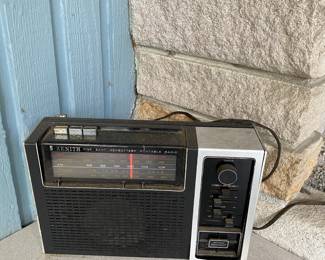 Zenith Five Band Radio -  RF88Y 