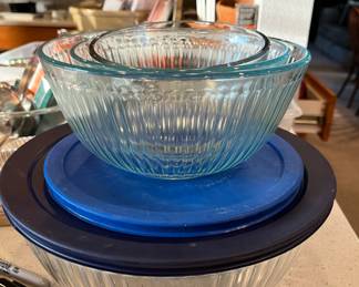 Pyrex Clear Nesting Bowls with Lids