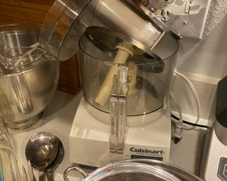 Cuisinart Deluxe Electric Food Processor