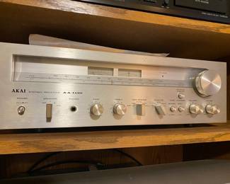 Akai AM/FM Stereo Receiver - AA-1135 