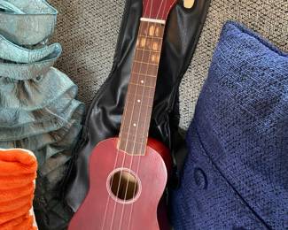 Red Hilo Ukelele - Model 2651