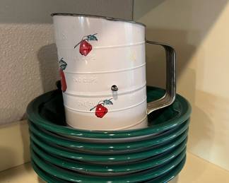 Bromwell's 3-Cup Measuring Flour Sifter with Apple Design, Set of 6 Furio Green/White Ceramic Pasta Bowls - Made in Italy