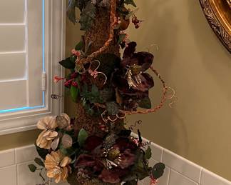 Lots of beautiful floral and fruit decor!