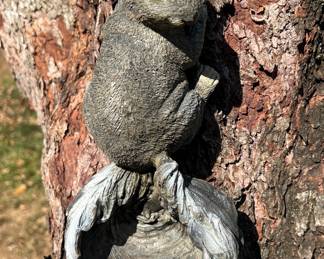 Resin squirrel