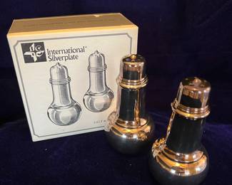 International Silverplate salt & pepper set (new in box)