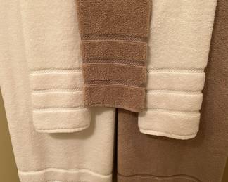 Assorted bath towels
