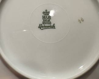 H10 - $195 - Heinrich H & Co. Selb Bavaria Germany. Service for 12. "Windblown"