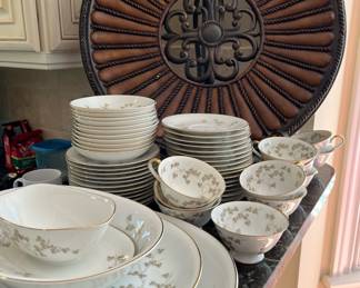 H10 - $195 - Heinrich H & Co. Selb Bavaria Germany. Service for 12. "Windblown"