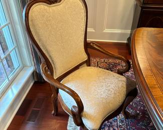 G36 - $2000. SET - Thomasville Mahogany Dining Room Table with 2 captains chairs, 4 regular. 2 leaves. Table Pads. AND. Large lighted china cabinet with glass shelves. Overall in excellent condition - beautiful wood with inlay.