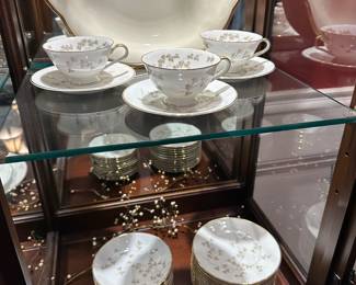 H10 - $195 - Heinrich H & Co. Selb Bavaria Germany. Service for 12. "Windblown"