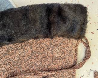 H33 - $20 - Tree Skirt - faux fur trim