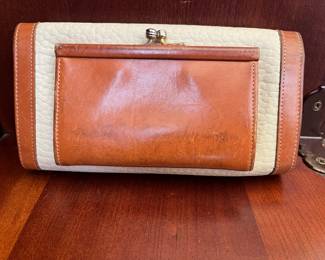 H51 - $15 - Dooney & Bourke Leather wallet
