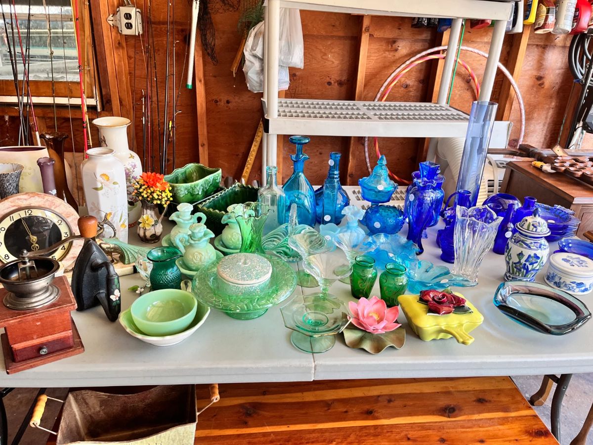 Treasure Trove Estate Sale Discover Vintage... starts on 10/28/2023