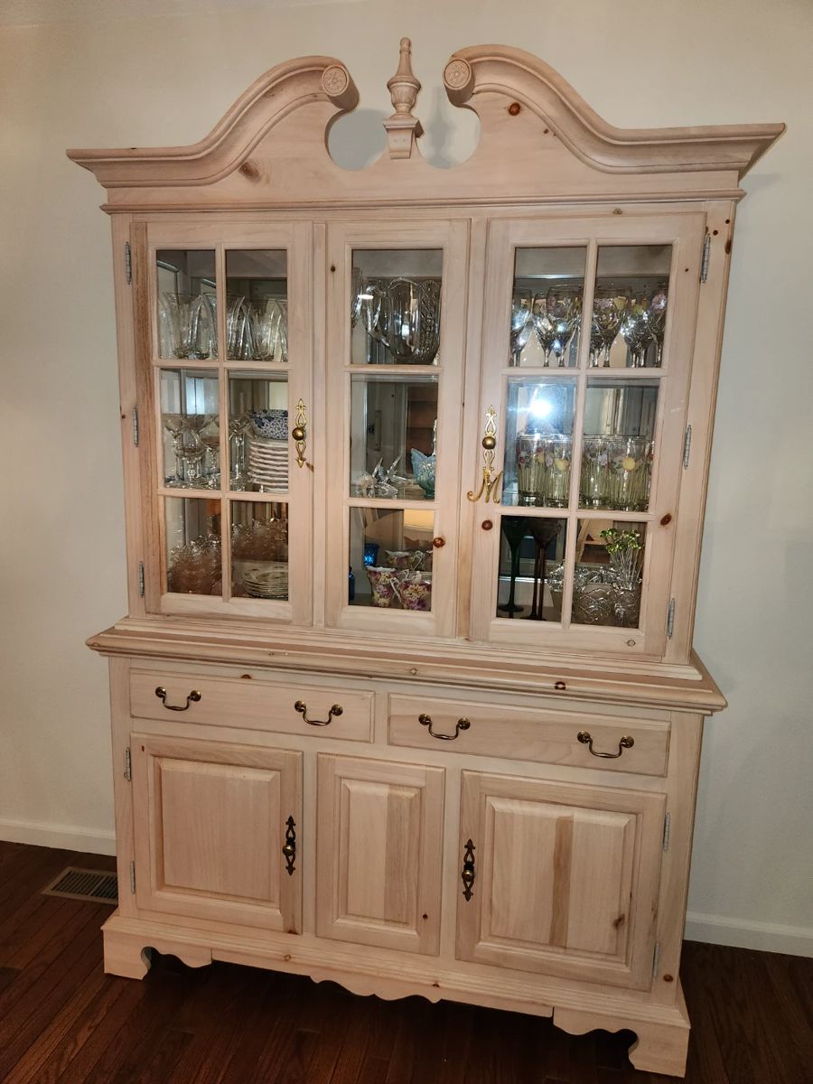 Broyhill china cabinet