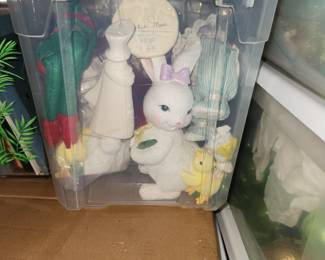 Assorted holiday dècor