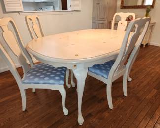 Broyhill dining table and 4 chairs