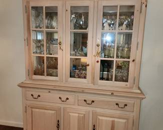 Broyhill china cabinet