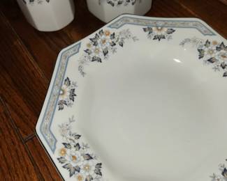 Mikasa Fine China "Dana" set