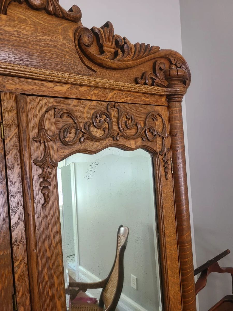 Estate sale with beautiful antiques in Wilmington! starts on 10/27/2023