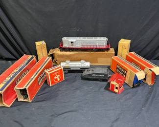 7 Lionel Train Cars, Locomotives & Accessories