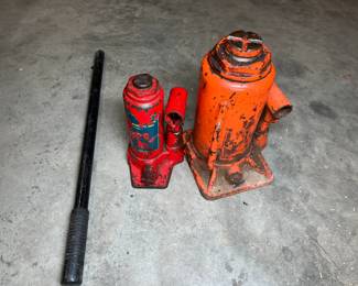 2 Bottle Jacks

