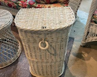 Antique White Wicker Hamper with Hinged Lid 