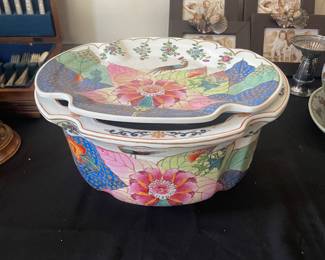 Vintage Tobacco Leaf Chinese Porcelain Vessel