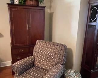 Entertainment cabinet