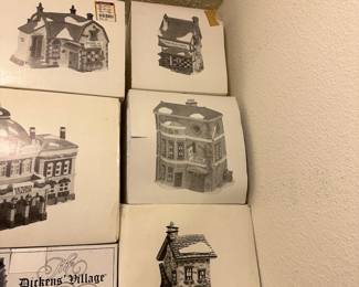 Department 56 - Holiday Village