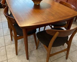 Danish Teak Dining Table w/hidden leaves & 6 Chairs -Povl Denisen