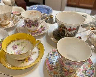 Teacups & Saucers