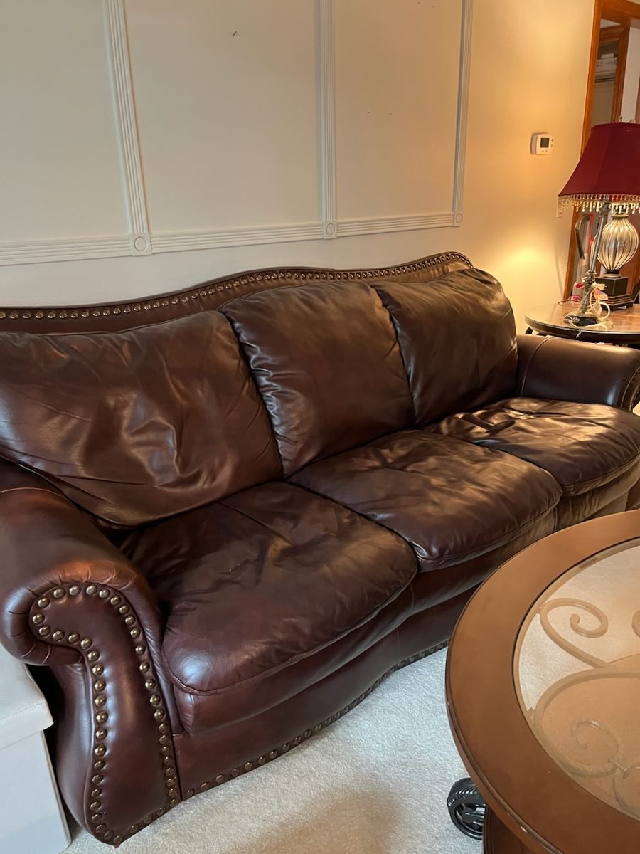 Leather sofa
$1200
25% off Friday
50% off Saturday 