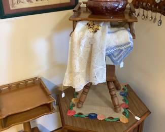 Vintage end tables, dogs peeing picture (collectible)