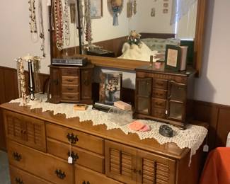 Vintage maple dresser with mirror