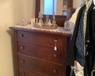 Vintage high boy dresser (very good condition)