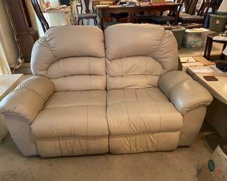 Faux Leather Loveseat w manual footrest on both sides 