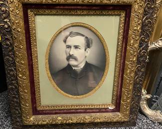 Antique frame with pic