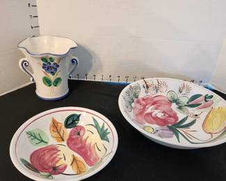 2 decorative bowls and vase