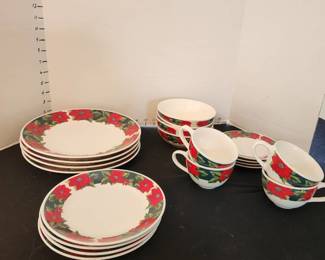 Gibson poinsettia dishes 4 place setting