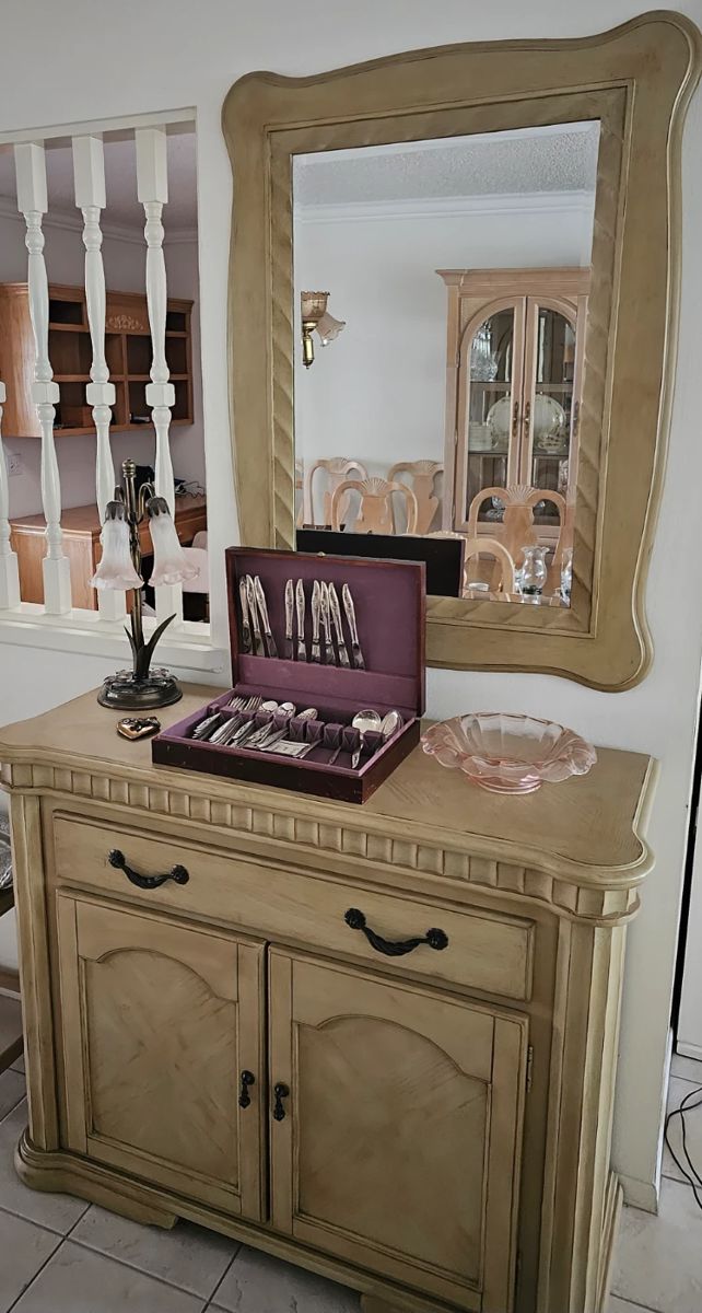 Amie's Hemet Estate Sale 75 off SATURDAY starts on 11/2/2023