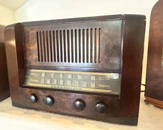 1946 RCA Victor 68R4 Tube Radio 