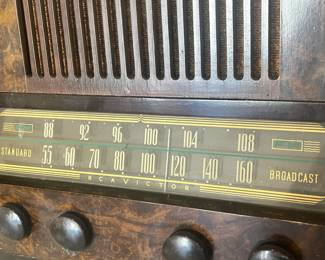 1946 RCA Victor 68R4 Tube Radio 