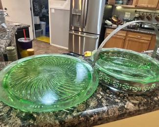Vaseline Uranium Spiral Cake Plate