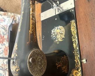 1902 Singer Sewing Machine with Cabinet & Top
