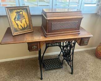 1902 Singer Sewing Machine with Cabinet & Top
