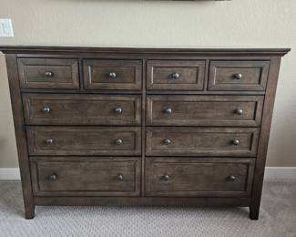  Tall Dresser/ Chest of Drawers That Match the King Bed and Night Stands, w/ 10 Drawers - Very Good Condition