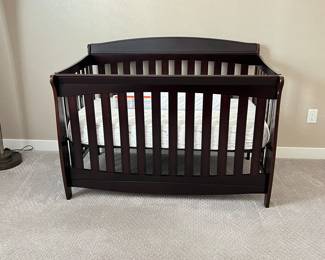 Lot #M 35 - Baby Crib and 4 Drawer Dresser Set (2 PIECE SET)