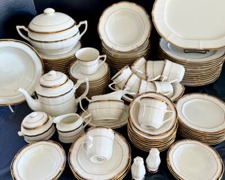 Beautiful 12 Place Settings of Noritake Fine China in Pattern "Gilded Age" in Cream with Black Coloring - Like New