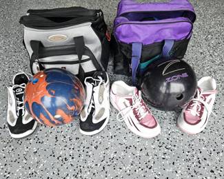  Set of His and Hers Bowling Balls, Bag and Shoes - Men's 8.5 and Women's 8.5 Dexter Shoes in VG Condition